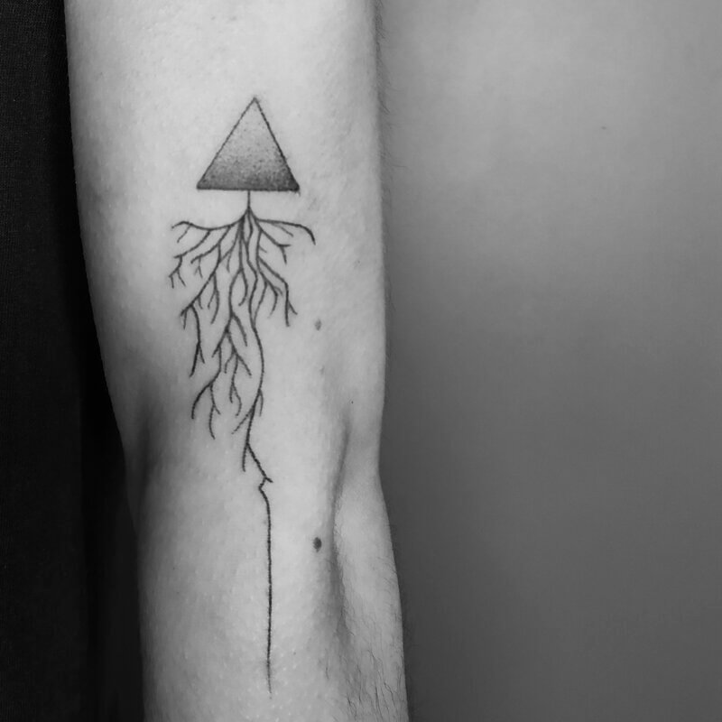 tatouage handpoke bras racine mineurs