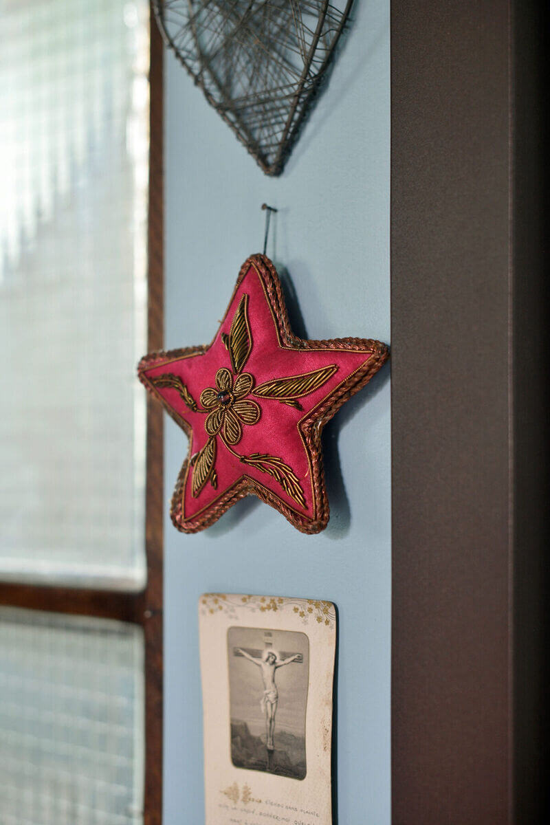 tattoo shop avec une décoration d'étoile
