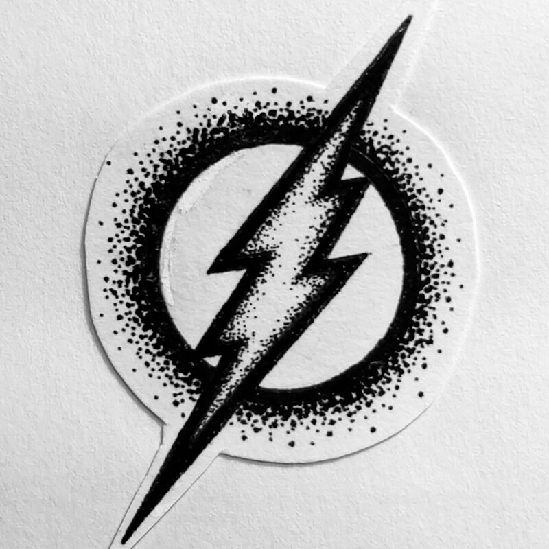 tatouage flash eclair cercle logo superhero