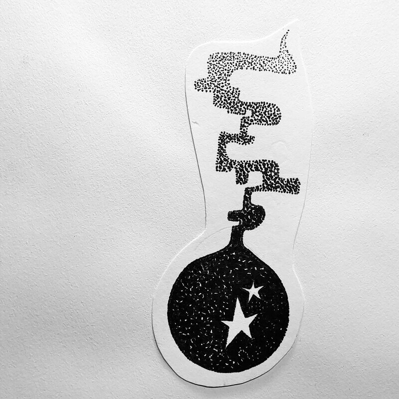 tatouage flash graphique bombe fumee etoile