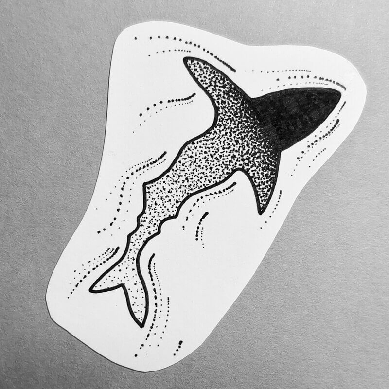 tatouage flash requin ocean degrade noir points